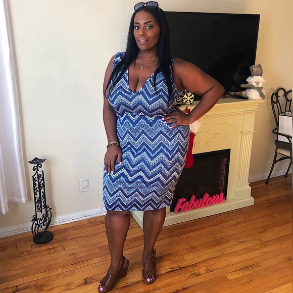 Navy/White Plus Size BodyCon Dress - Picture 3 of 8